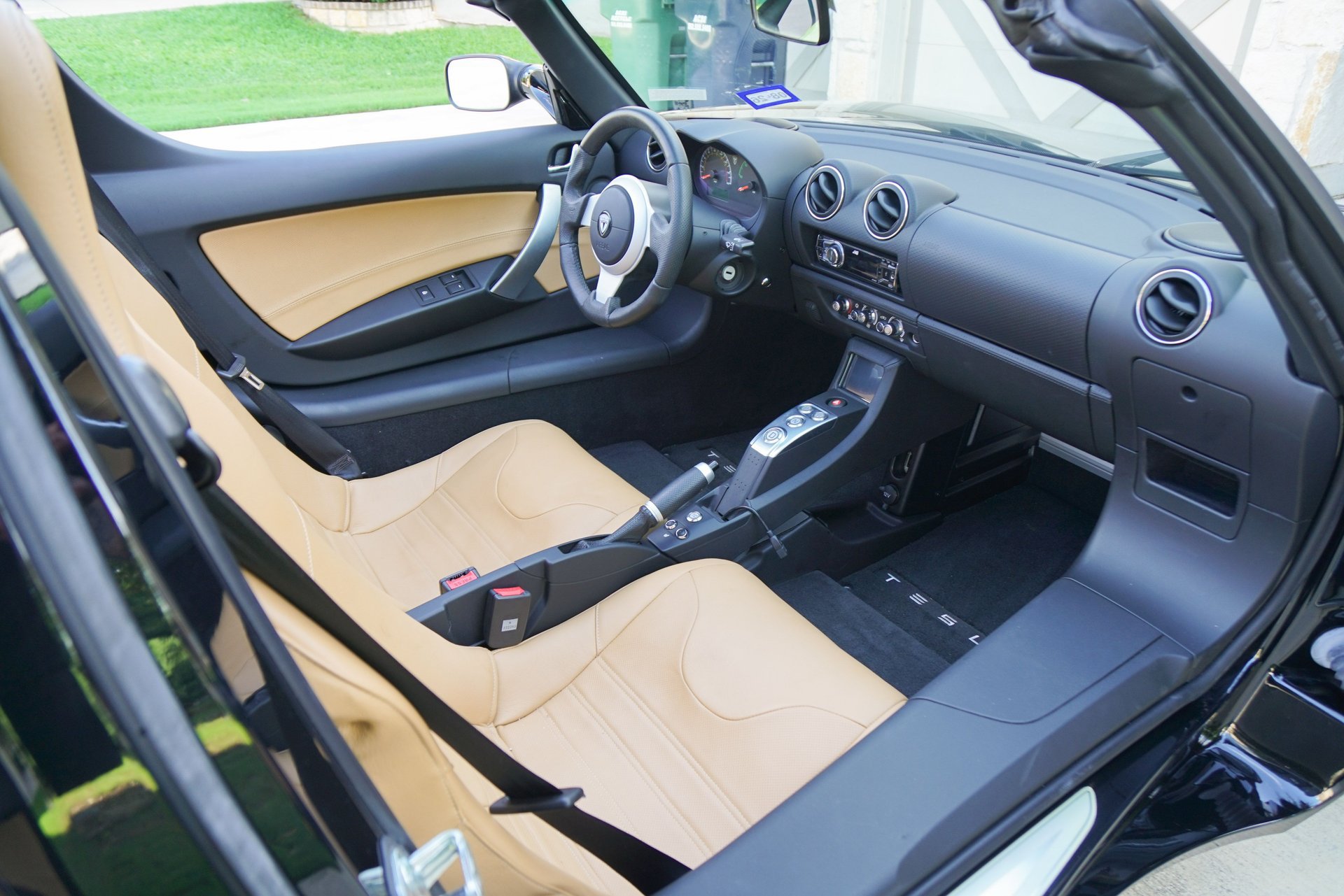 Used 2010 Tesla Roadster RWD image 3