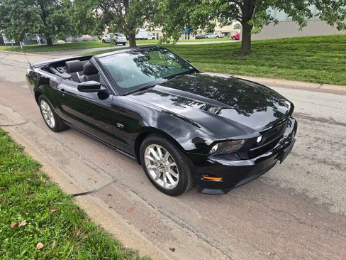 Used 2010 Ford Mustang GT Premium RWD image 4