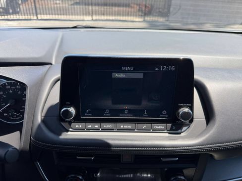 Used 2025 Nissan Rogue SV AWD/4WD image 20