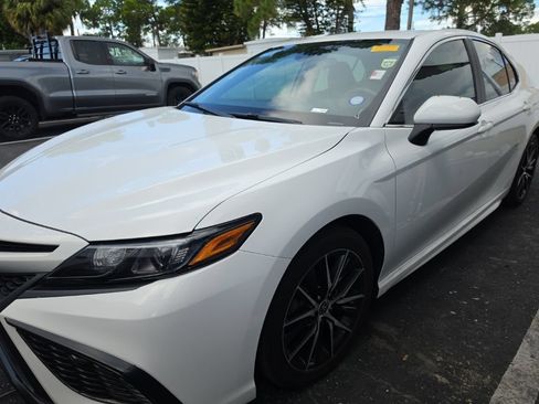 Used 2021 Toyota Camry SE FWD image 7