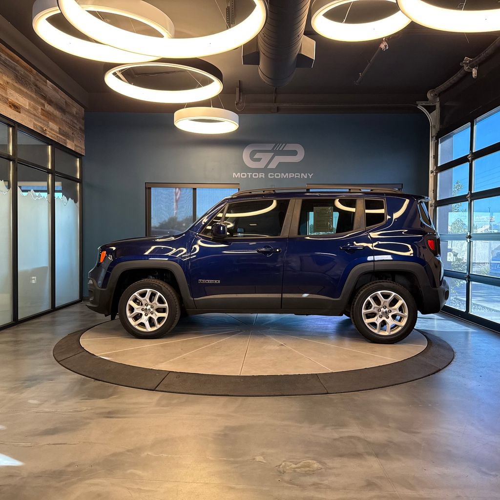 Used 2018 Jeep Renegade Latitude AWD/4WD image 6