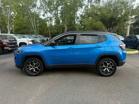 Used 2025 Jeep Compass Limited AWD/4WD image 2
