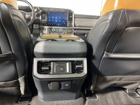 Used 2024 Ford F350 Platinum image 21