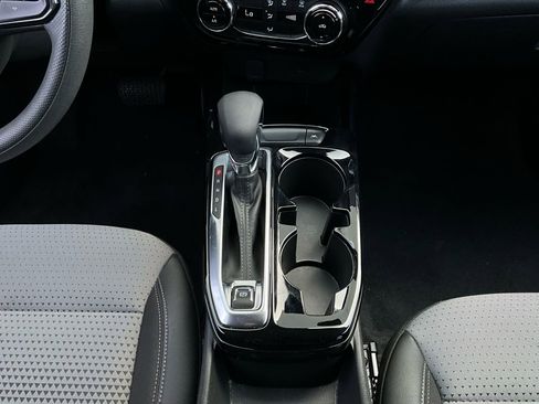 Used 2025 Chevrolet Trax LT image 14
