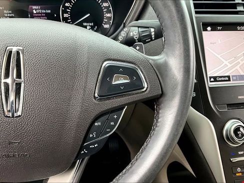 Used 2018 Lincoln MKC Select w/ Select Plus Package FWD image 11