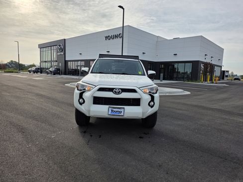 Used 2019 Toyota 4Runner SR5 image 2