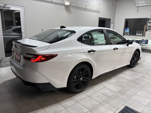 New 2026 Toyota Camry Hybrid image 4