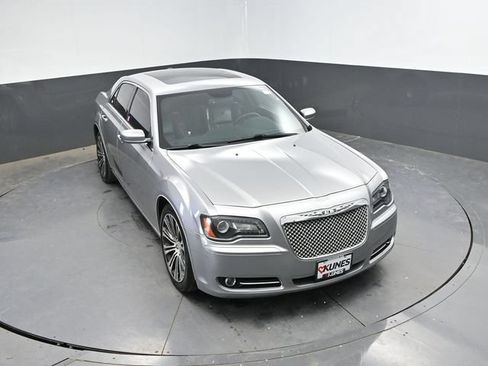 Used 2014 Chrysler 300 S RWD image 39