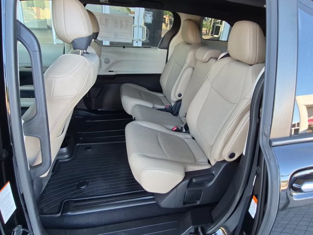 Used 2022 Toyota Sienna XLE w/ XLE Plus Package FWD image 14