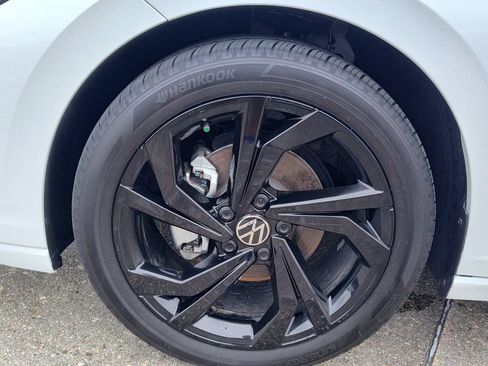 Used 2025 Volkswagen Jetta SE image 16