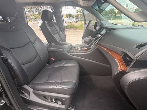 Used 2018 Cadillac Escalade 2WD image 10