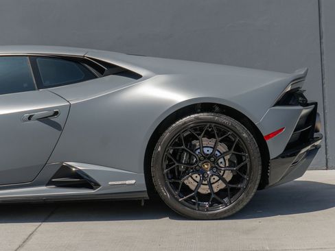 Used 2022 Lamborghini Huracan EVO RWD image 18