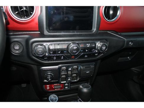 Certified 2022 Jeep Gladiator Rubicon w/ Cold Weather Group image 21