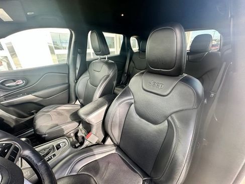 Used 2019 Jeep Cherokee High Altitude AWD/4WD image 5