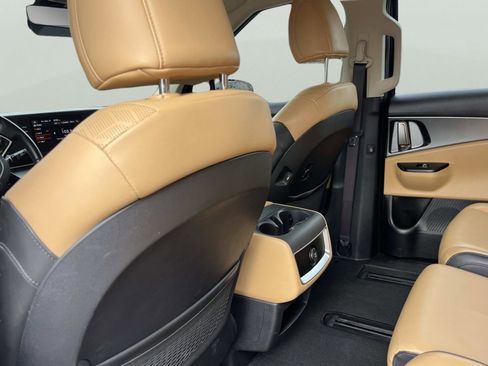 Certified 2024 Kia Carnival LX image 21