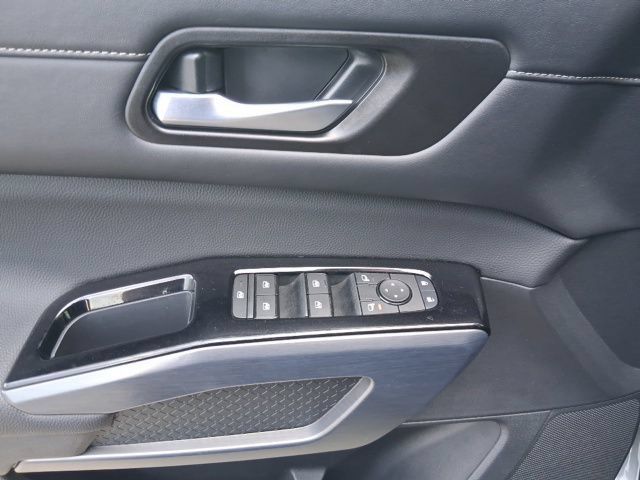 Certified 2025 Nissan Pathfinder SL FWD image 10