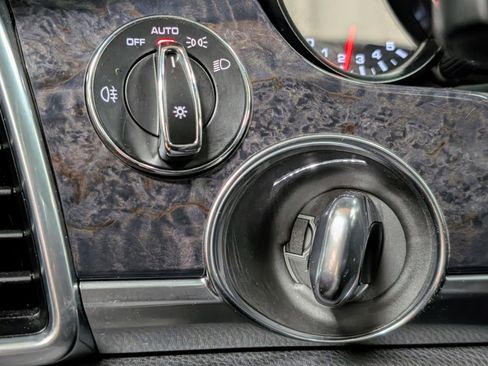 Used 2014 Porsche Panamera 4 image 33