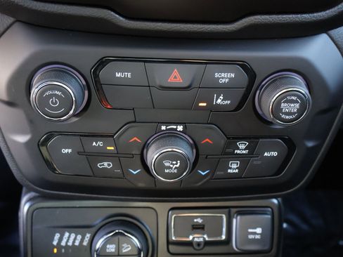 Used 2022 Jeep Renegade Trailhawk image 29