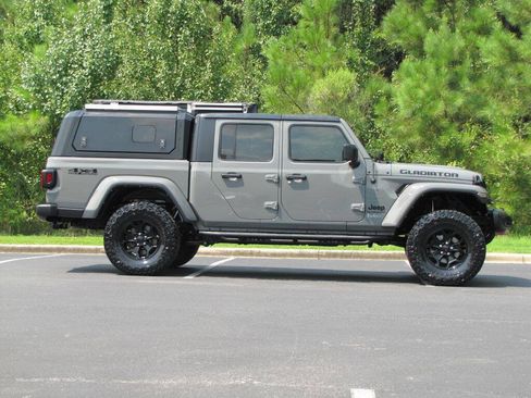 Used 2021 Jeep Gladiator Sport AWD/4WD image 4