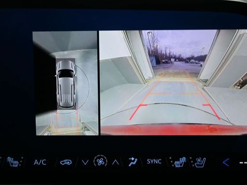 Used 2024 Chevrolet Traverse RS image 26