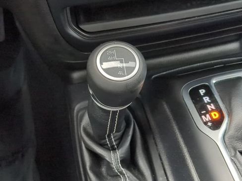 Used 2019 Jeep Wrangler Unlimited Sahara AWD/4WD image 28