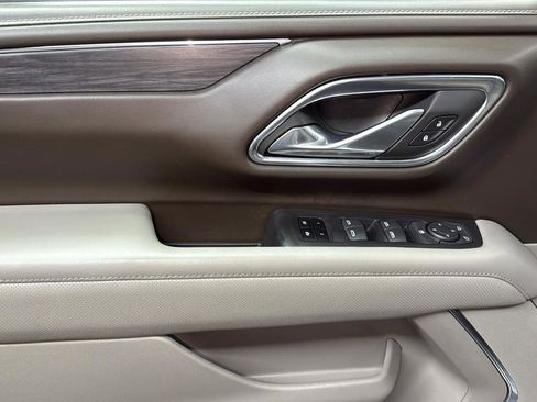 Used 2023 GMC Yukon XL SLT image 12