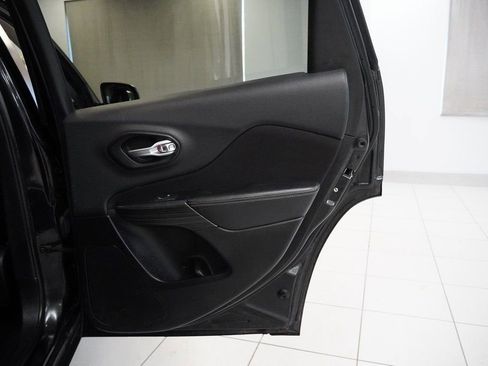 Used 2015 Jeep Cherokee Sport w/ Sport Appearance Group image 21