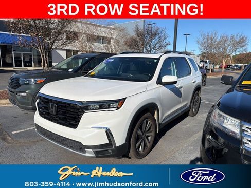 Used 2023 Honda Pilot Touring image 1