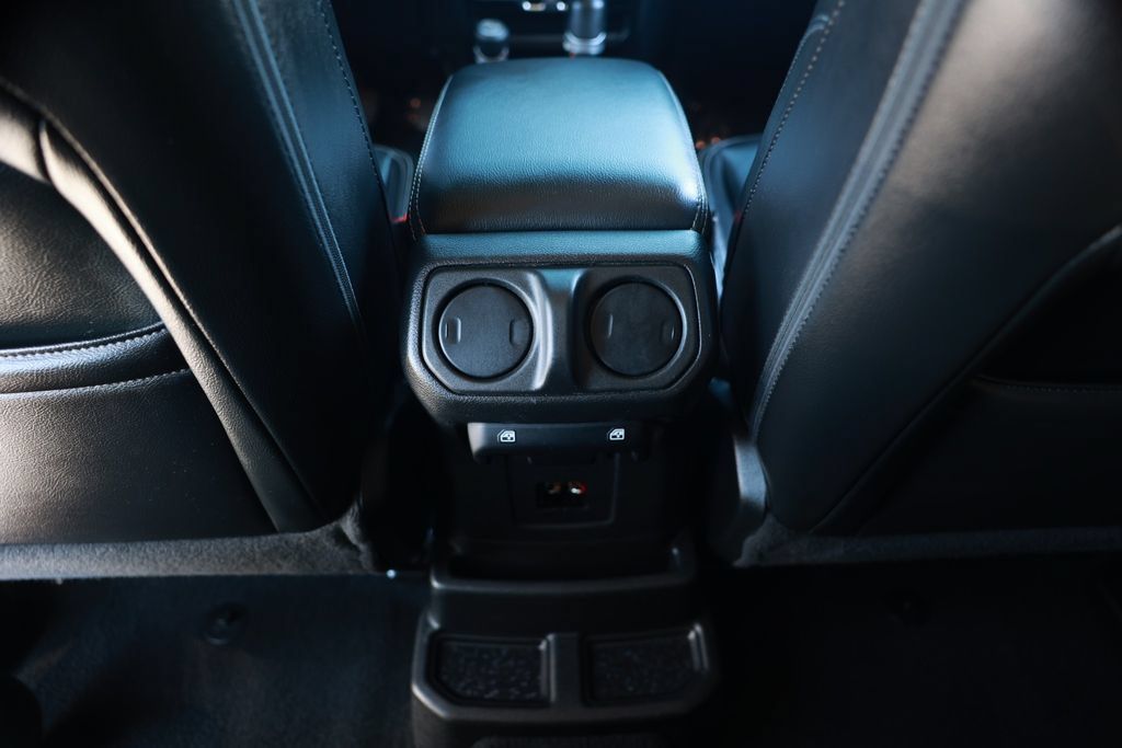 Used 2022 Jeep Wrangler Unlimited Sahara AWD/4WD image 34