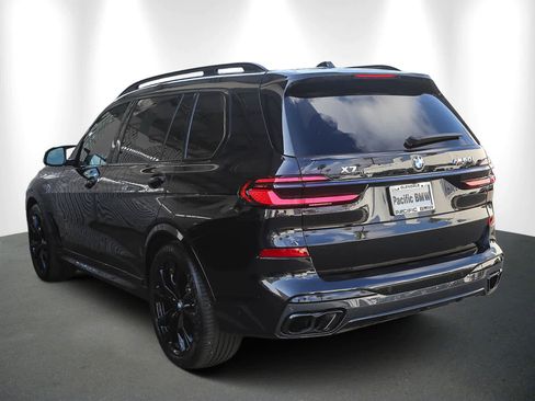 Used 2026 BMW X7 M60i w/ Climate Comfort Package image 4