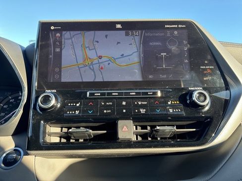 Used 2021 Toyota Highlander Platinum image 9