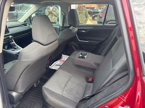 Used 2022 Toyota RAV4 XLE image 8