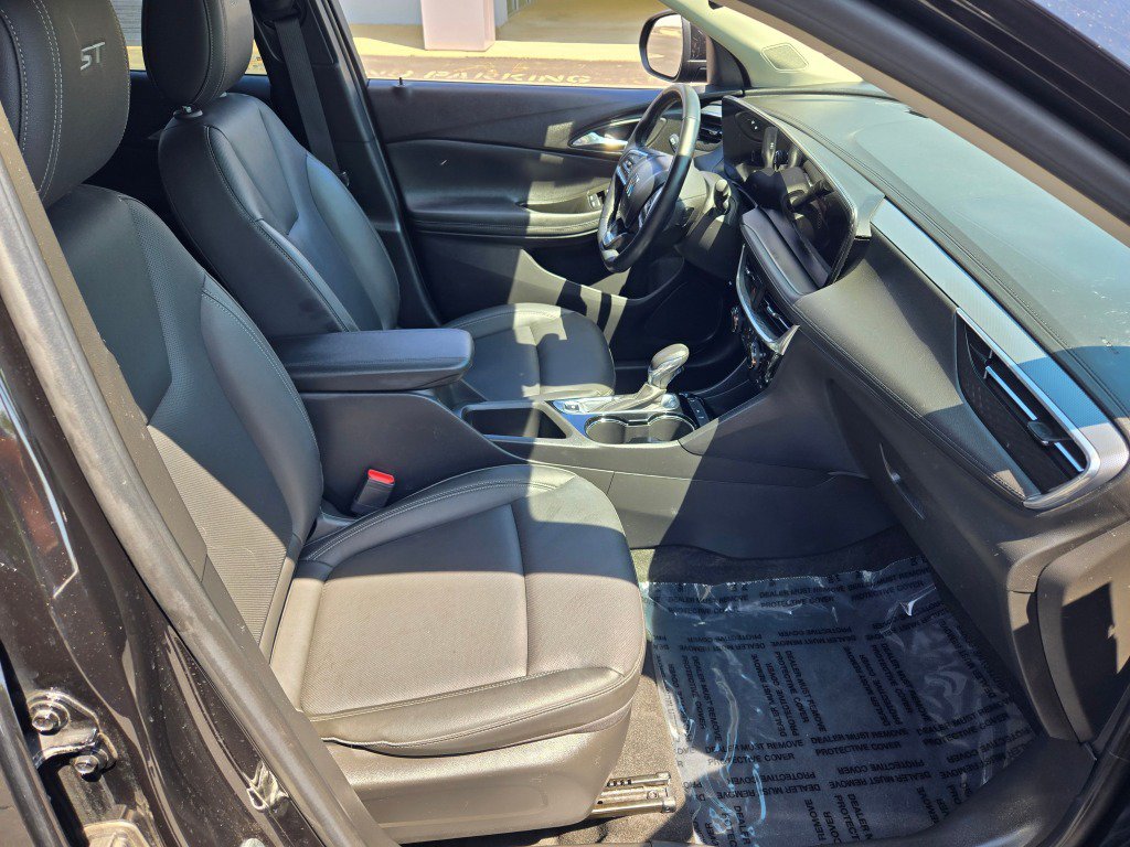 Certified 2024 Buick Encore GX Sport Touring w/ Comfort Package FWD image 7