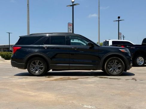 Used 2022 Ford Explorer XLT w/ Equipment Group 202A RWD image 7