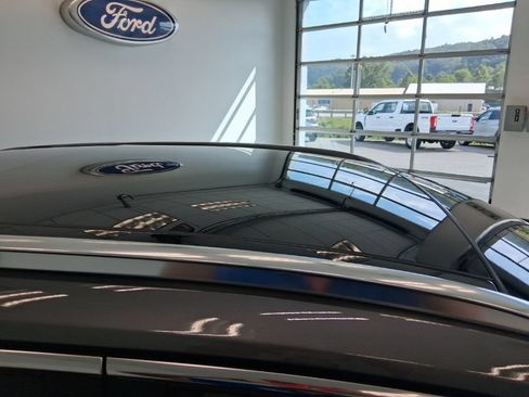 Used 2022 Lincoln Corsair AWD w/ Premium Package image 24