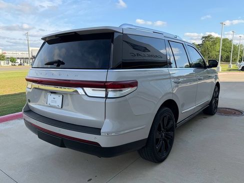 Used 2024 Lincoln Navigator Reserve AWD/4WD image 6