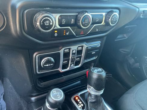 Used 2018 Jeep Wrangler Unlimited Sport S image 23