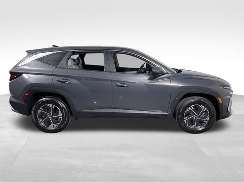 New 2026 Hyundai Tucson Blue SE image 6