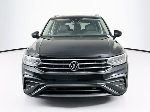 Used 2023 Volkswagen Tiguan SE FWD image 2