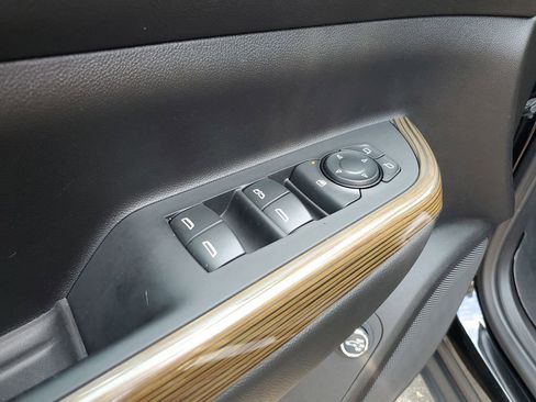 Used 2023 GMC Acadia SLE w/ Driver Convenience Package image 14