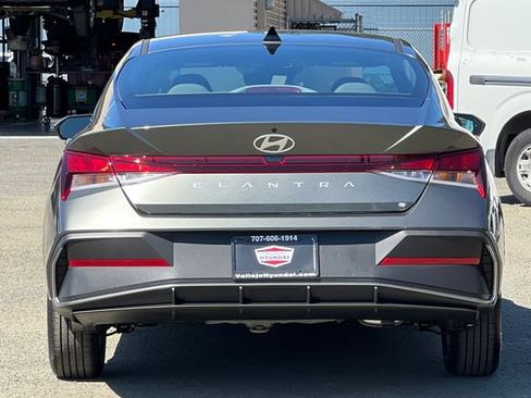 New 2026 Hyundai Elantra SE FWD image 7