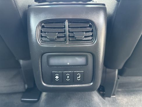 Used 2011 Cadillac DTS Limousine image 37