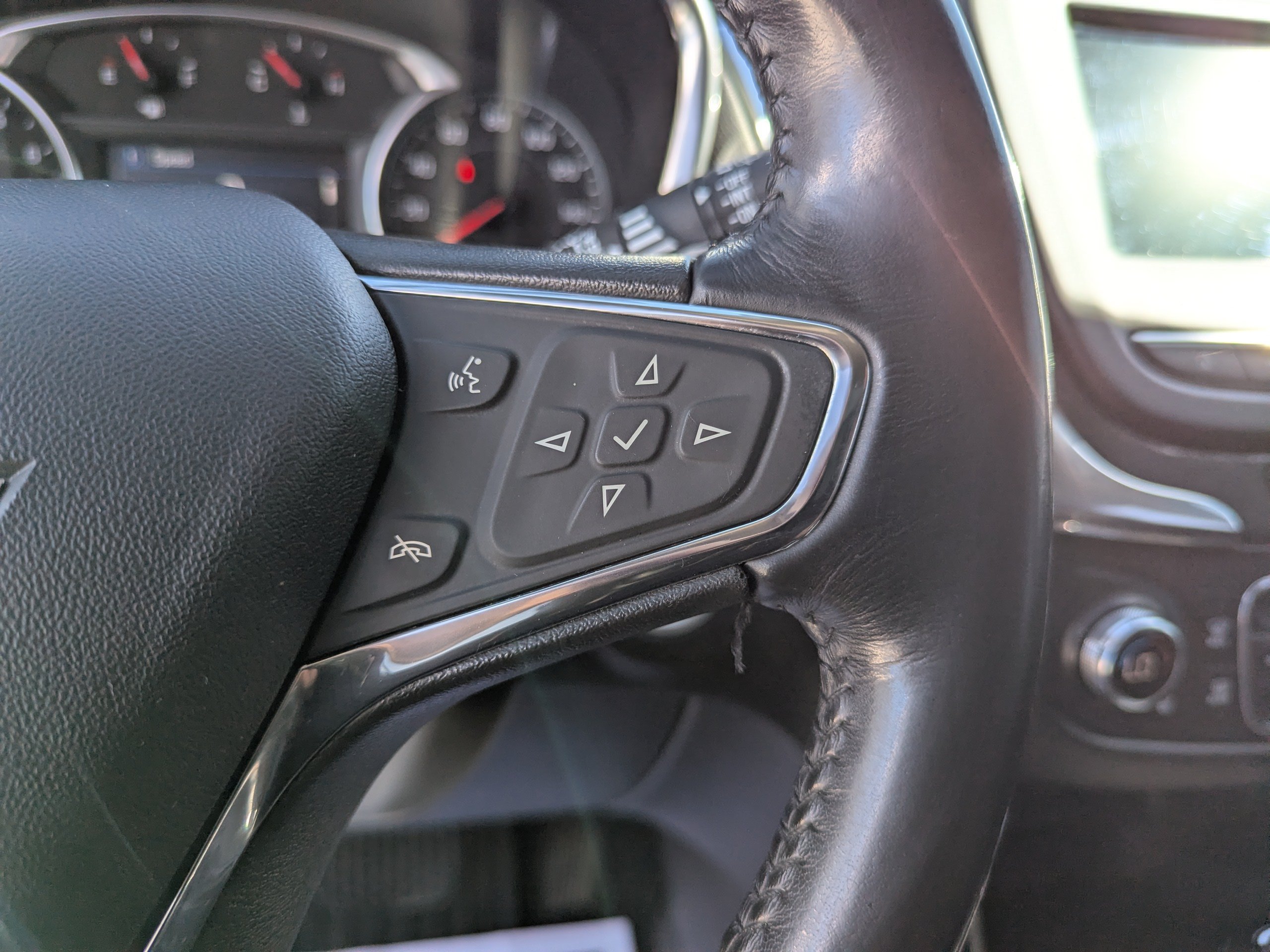 Used 2019 Chevrolet Equinox LT FWD image 16