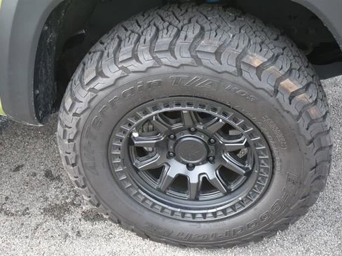 Used 2023 Toyota Tacoma TRD Off-Road w/ TRD Premium Off Road Package AWD/4WD image 11