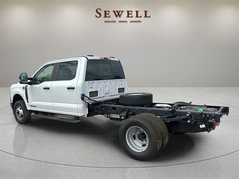 New 2025 Ford F350 XL w/ XL Chrome Package image 3