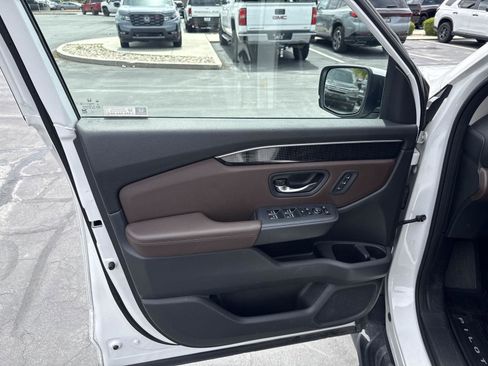 Used 2023 Honda Pilot Elite image 15
