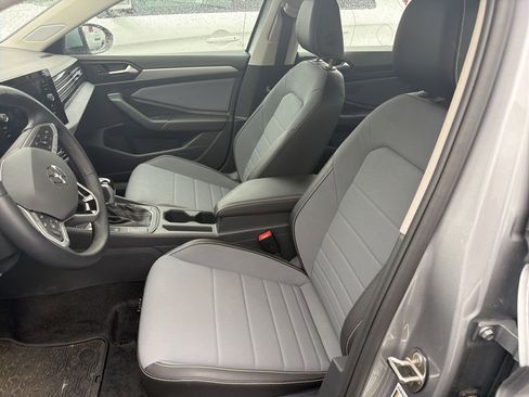 Used 2025 Volkswagen Jetta SE FWD image 1
