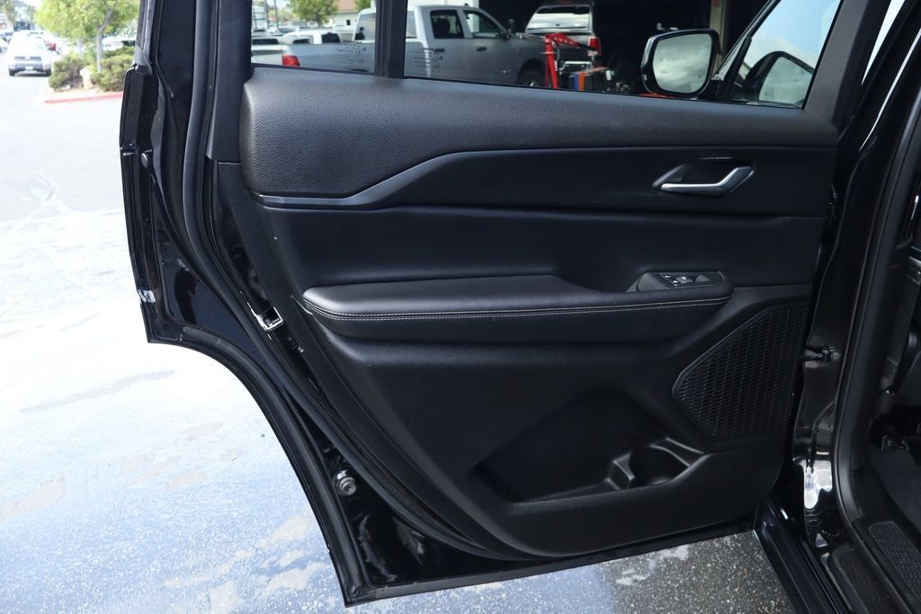Used 2024 Jeep Grand Cherokee L Altitude RWD image 36