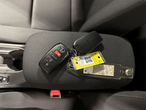 Used 2023 Toyota Corolla LE image 31