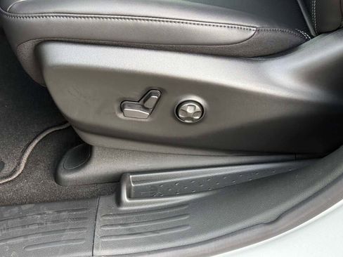 New 2026 Chrysler Pacifica Select image 28